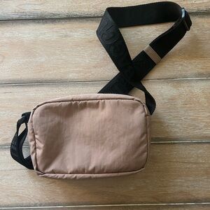 BAGGU Tan Belt Bag with Black Strap